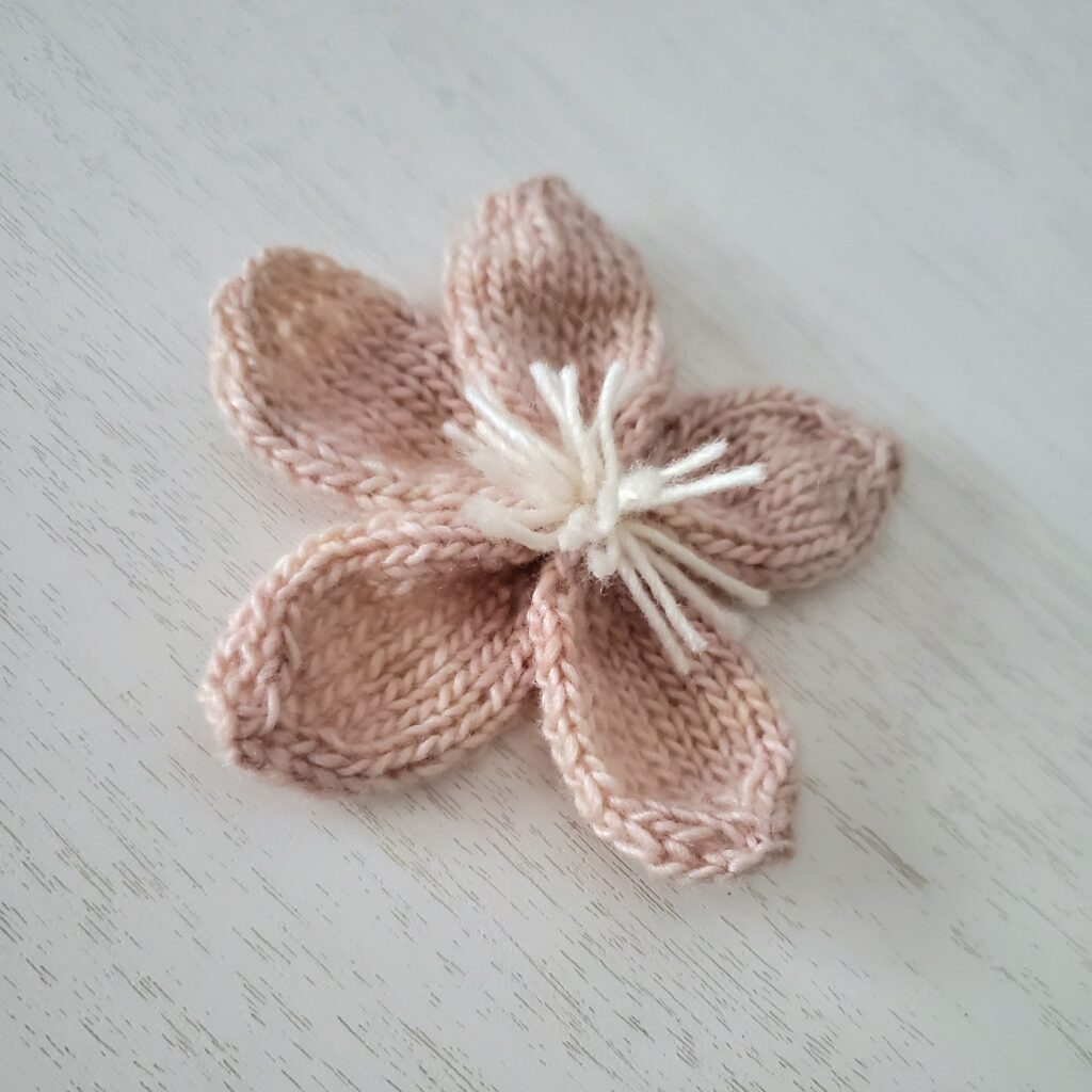 Small Knitted Cherry Blossom | Purl Avenue